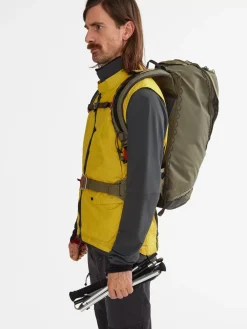 Klättermusen Vests<Ansur SulphurRaven